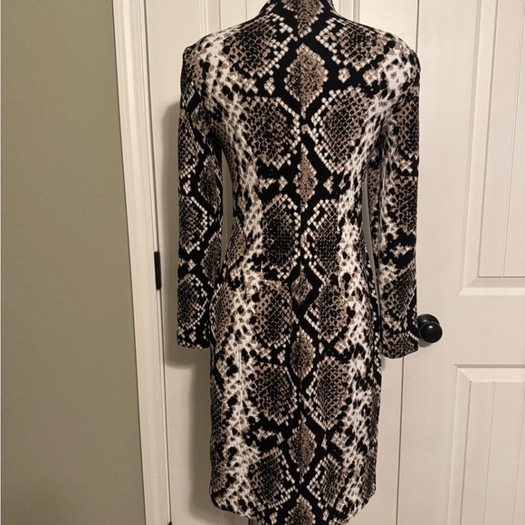 Elegant Snake Print Dress - Picture 3 of 5